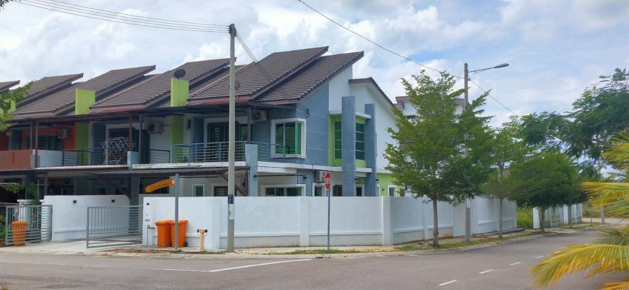 Impianacasa Kluang Homestay Εξωτερικό φωτογραφία