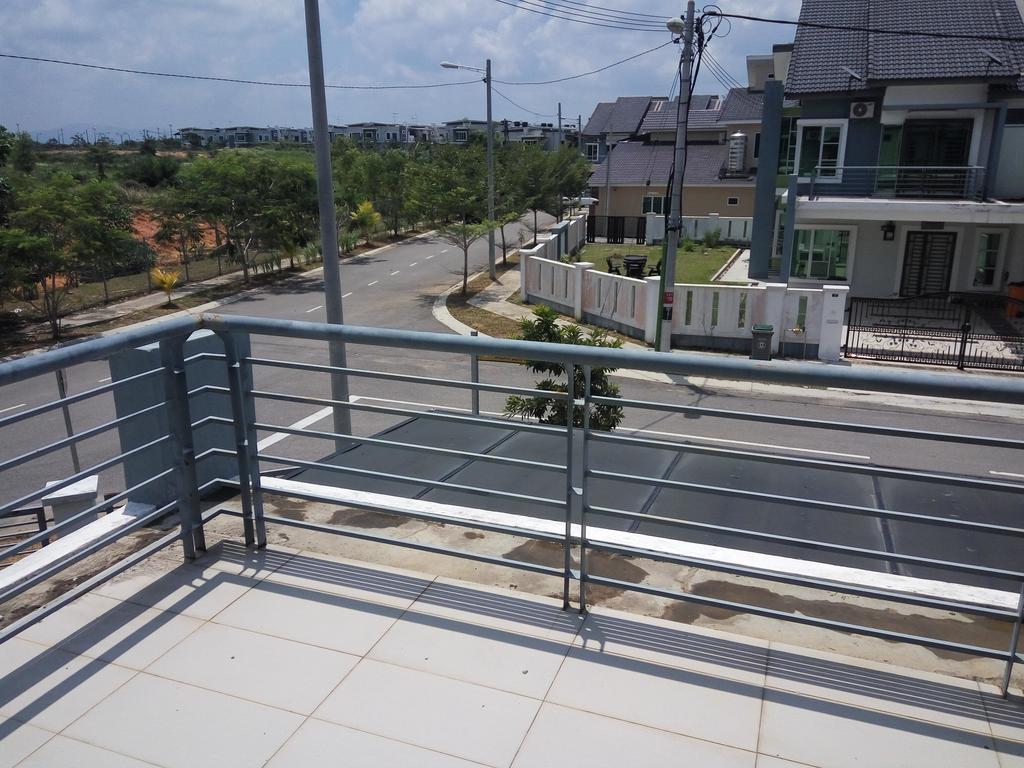 Impianacasa Kluang Homestay Εξωτερικό φωτογραφία