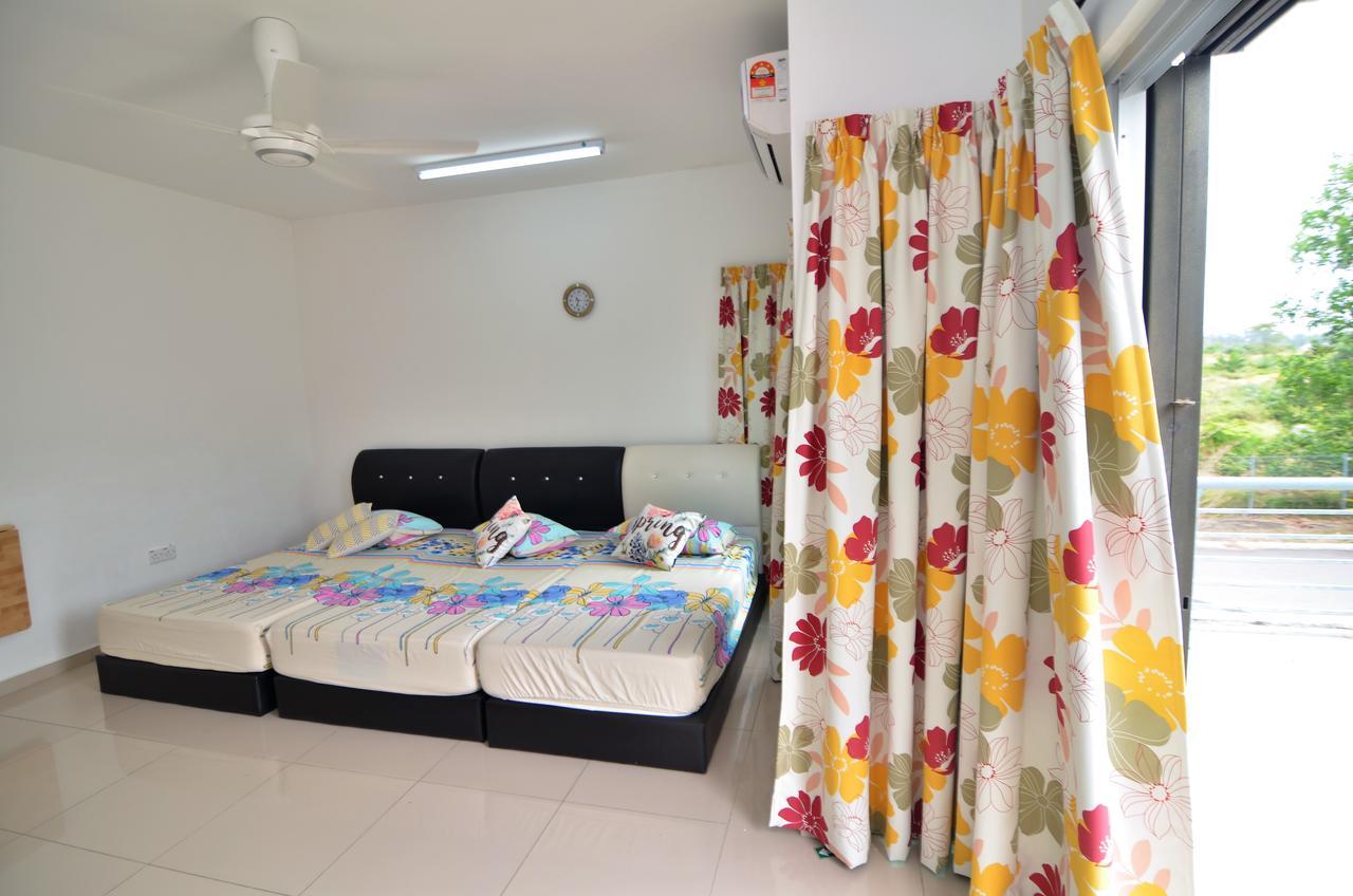 Impianacasa Kluang Homestay Εξωτερικό φωτογραφία